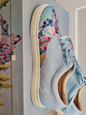 Light Blue Canvas Women's Sneakers with Multicolor Toe Pattern